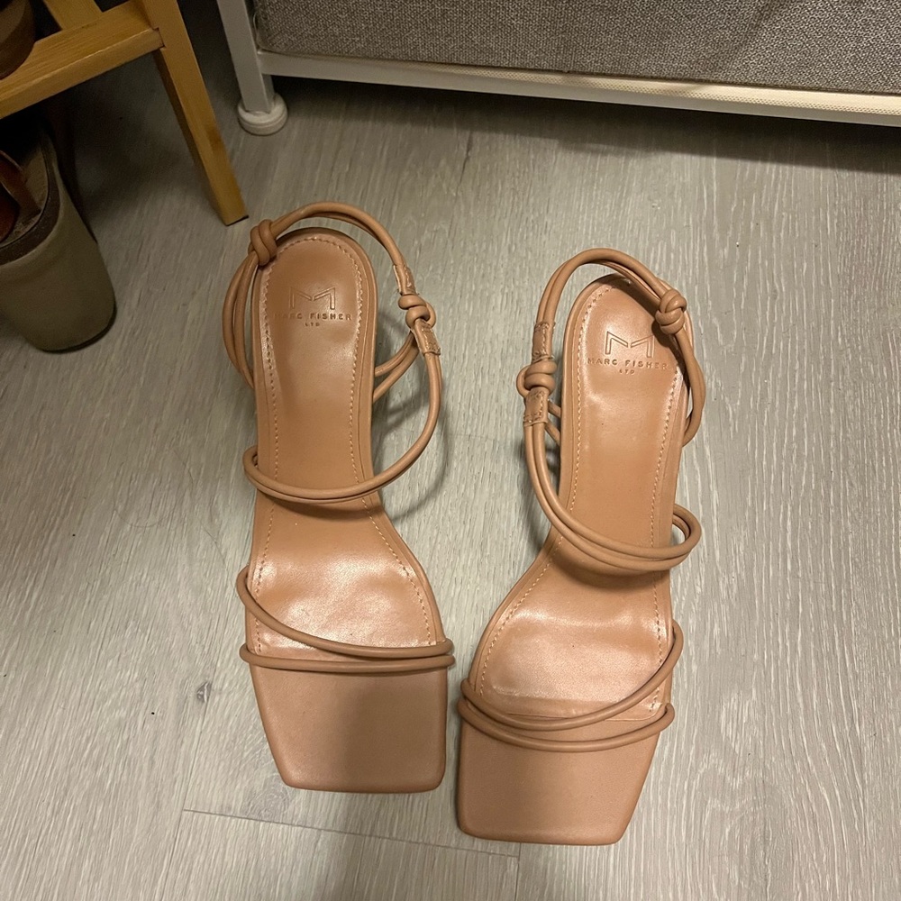 Marc fisher Davia short heels